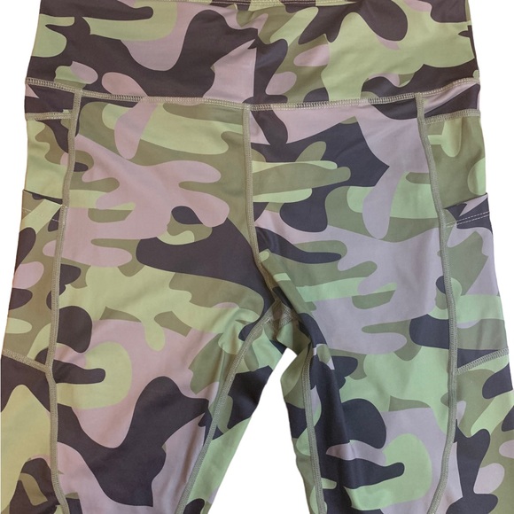 Zyia light n tight pocket camo leggings 7/8 hi rise - Picture 3 of 6